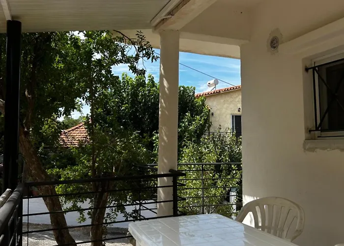 Sellas Retreat פאטרה